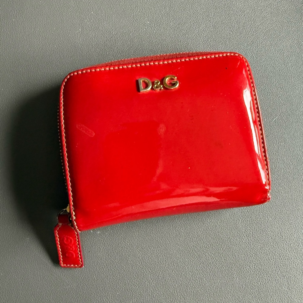 Dolce & Gabbana Red Patent Leather Zip Around Wallet ❤️